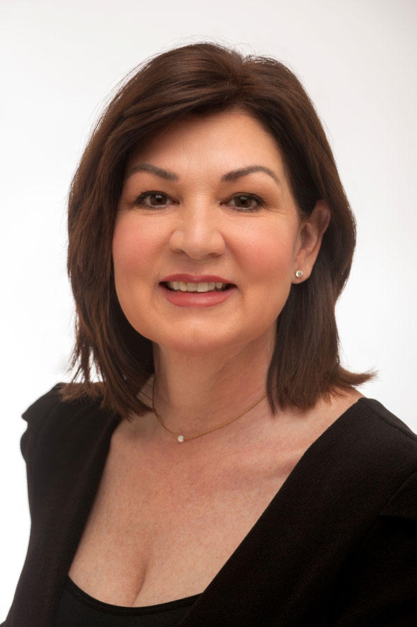 SAUNDRA ANDERSON<br>clinical aesthetician